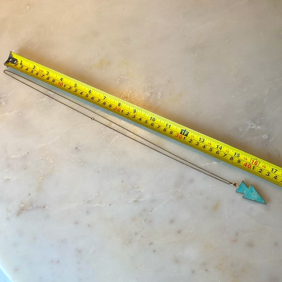 Turquoise arrow pendant on long bronze chain - Picture 3 of 8